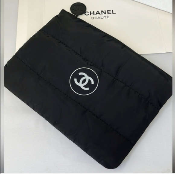 Nylon Novelty Essential Pouch And iPad Holder For Protection - Picture 2 of 7